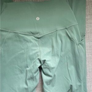 Align High Rise pant with pockets 25”
Tidewater Teal size 6